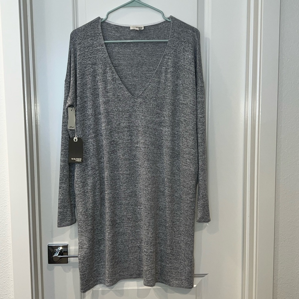 Womens NWT Wilfred Free Aritzia Small Relaxed Fit Mini Dress Deep V Neck Long Sl